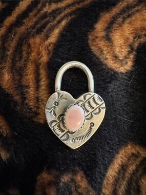 Native made Heart Padlock Pendant Necklace with Pink conch Stone